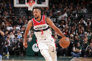 还能打！麦科勒姆连续两场比赛上半场砍下20+ 队史比尔之后首人